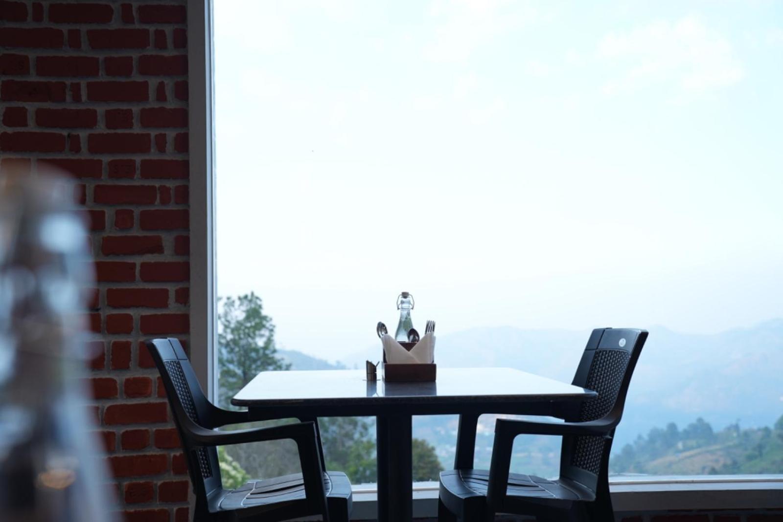 Aura Crimson Vistas Hotell Kodaikanal Exteriör bild