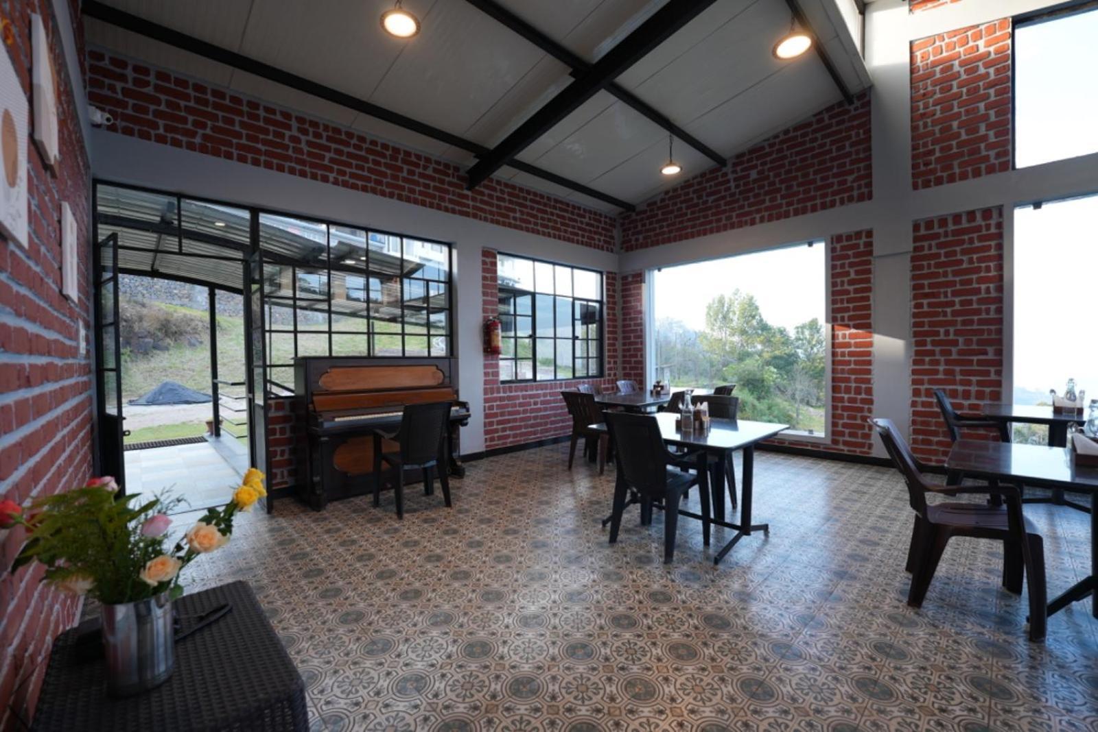 Aura Crimson Vistas Hotell Kodaikanal Exteriör bild
