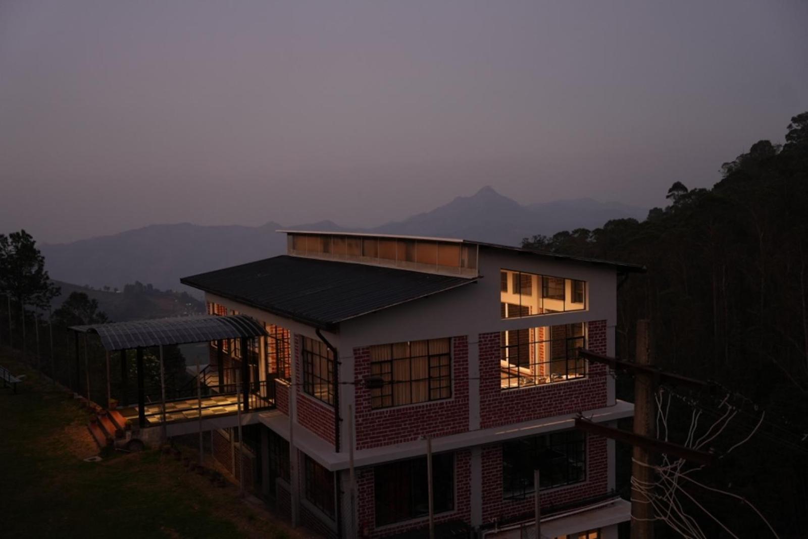 Aura Crimson Vistas Hotell Kodaikanal Exteriör bild