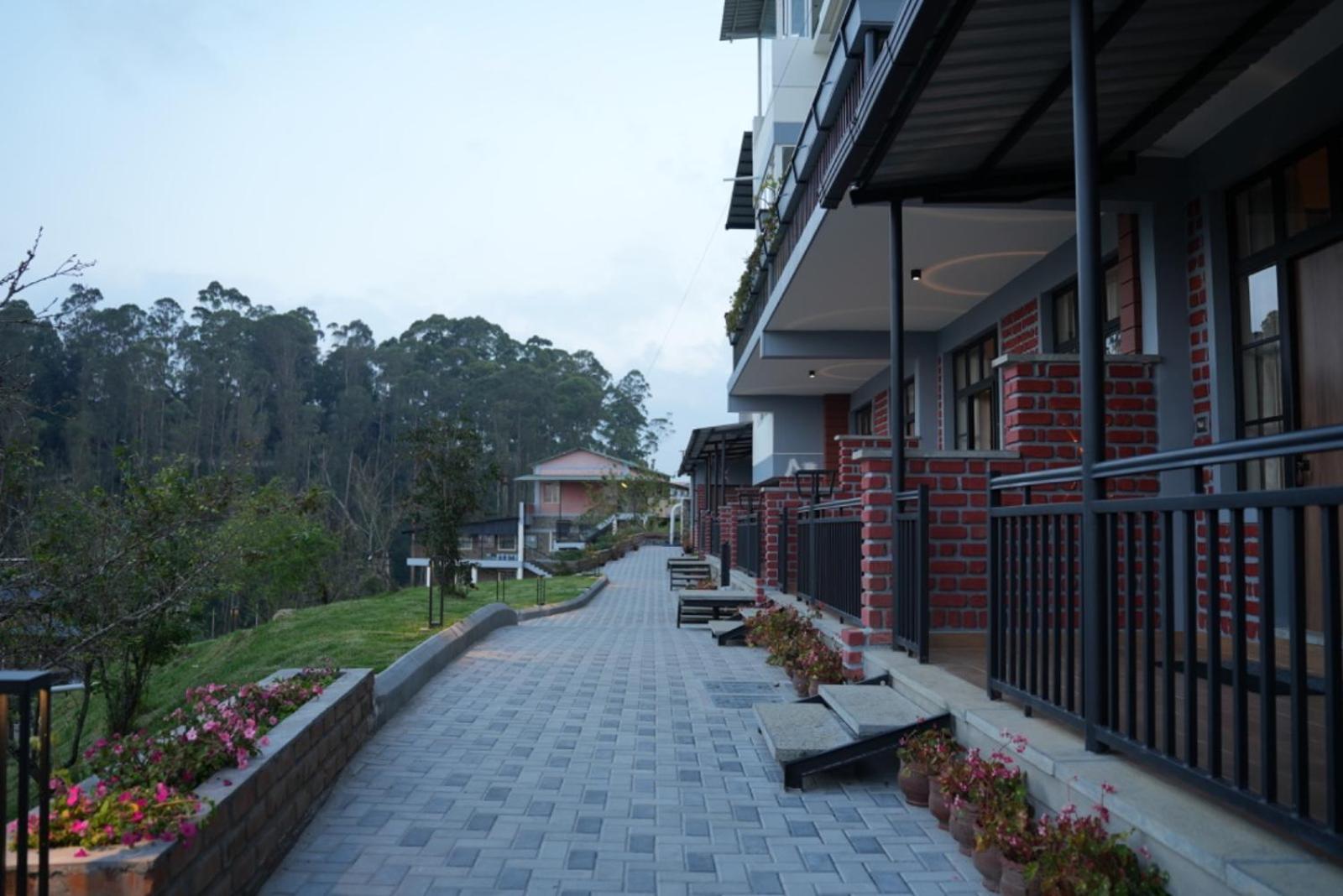 Aura Crimson Vistas Hotell Kodaikanal Exteriör bild