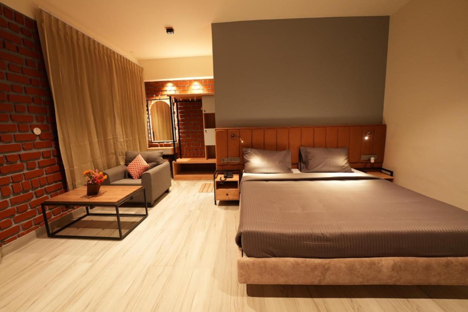 Aura Crimson Vistas Hotell Kodaikanal Rum bild