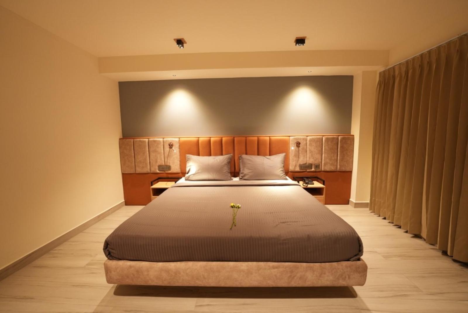 Aura Crimson Vistas Hotell Kodaikanal Rum bild