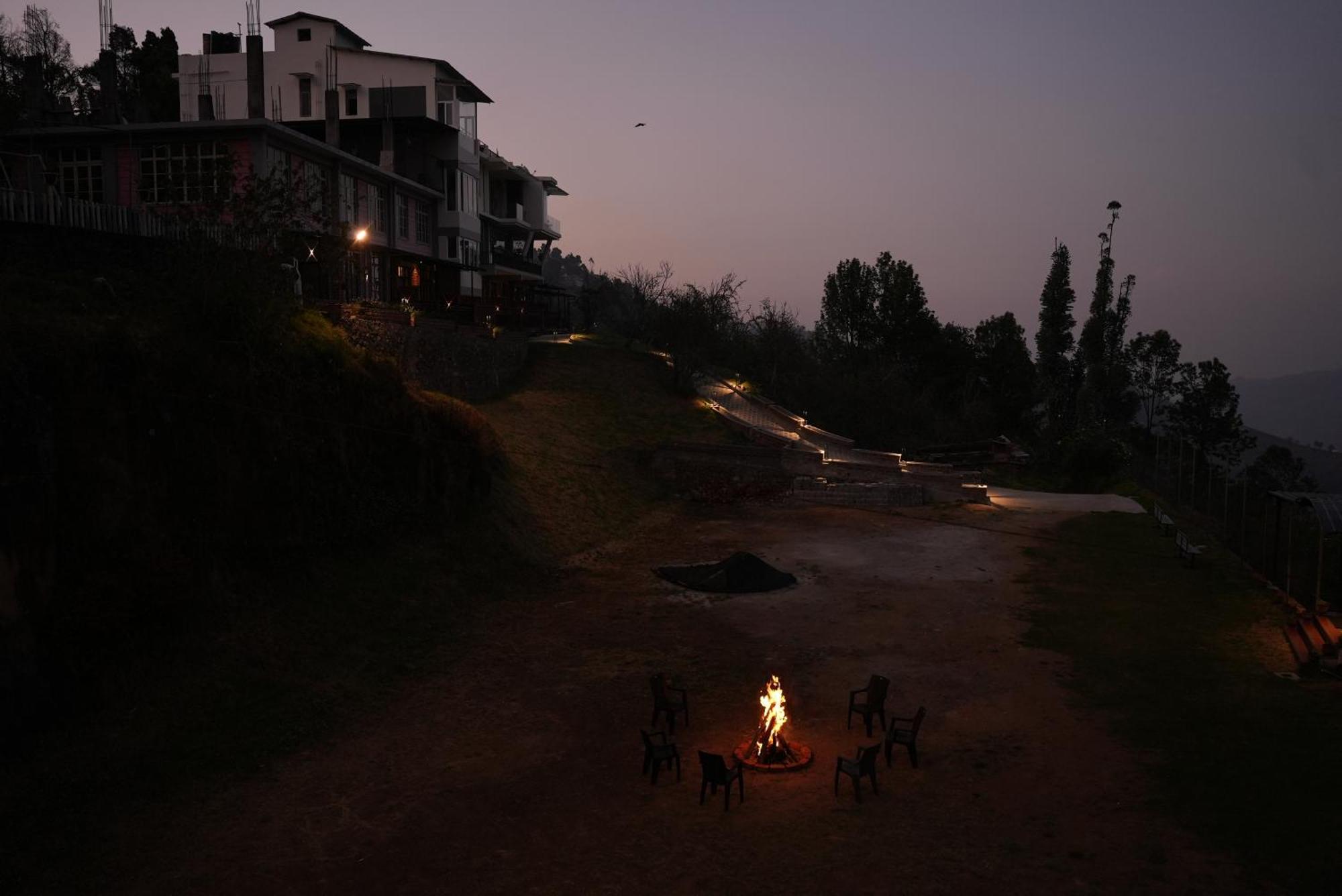 Aura Crimson Vistas Hotell Kodaikanal Exteriör bild